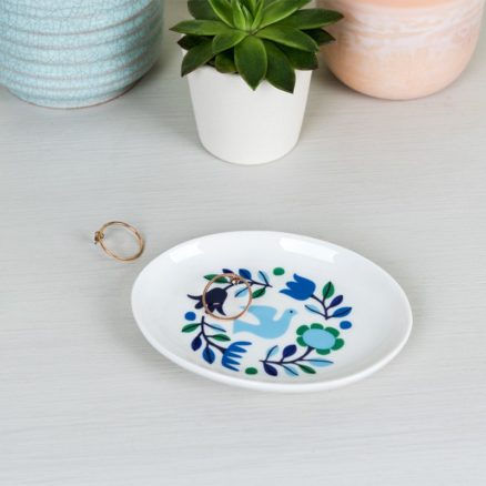 folk-doves-oval-trinket-tray-27761-lifestyle